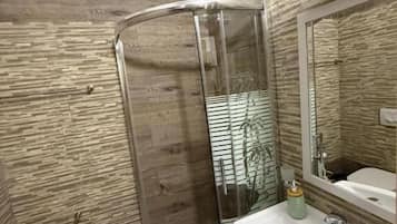 Tripla Basic, balcone, vista montagna | Bagno