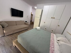 Soundproofing, iron/ironing board, free WiFi - Coco Apartment (Radhimë)