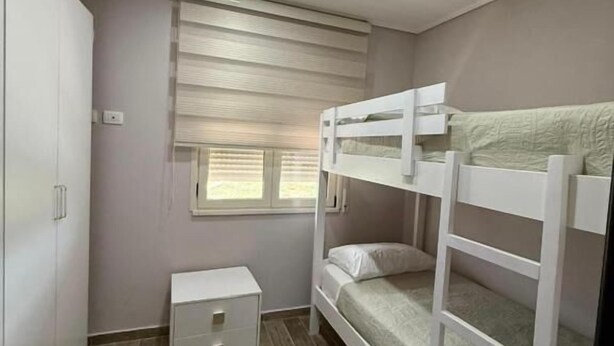 Appartement familial, balcon, vue sur la mer | Système d’insonorisation, fer et planche à repasser