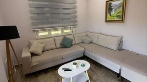 Appartement familial, balcon, vue sur la mer | Aire de séjour