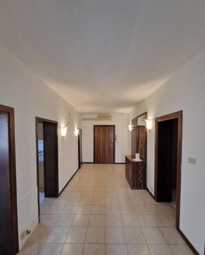 Interior - Adorable canal view bedroom bed & breakfast in enchanting Venezia. (Venezia)