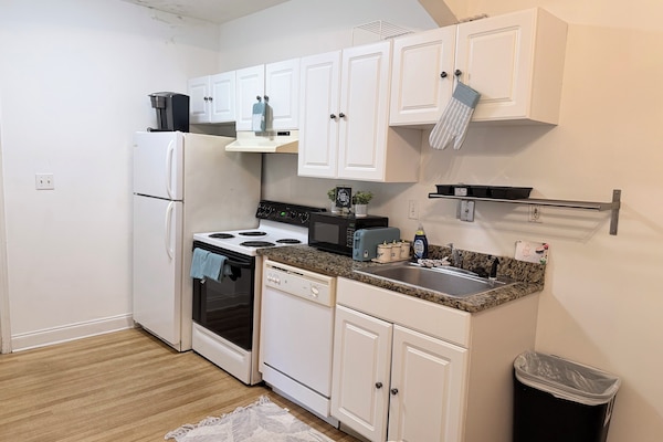 Refrigerador, microondas, horno, placa de cocina