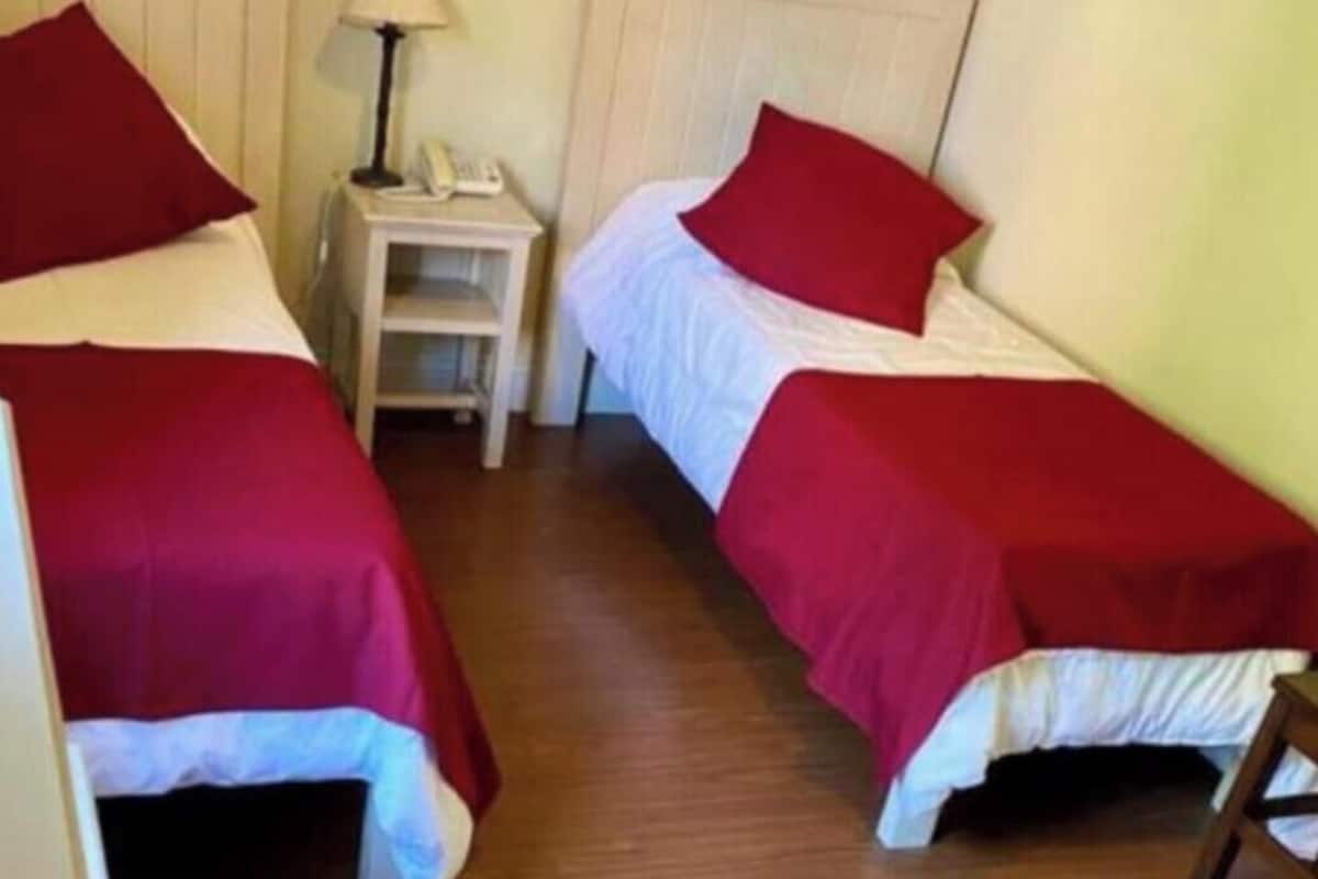 Habitación con 1 cama doble o 2 individuales, vistas al jardín | Caja fuerte y wifi gratis