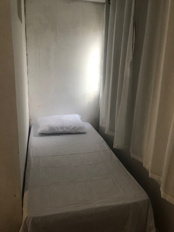 WiFi, bed sheets