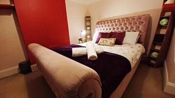 Deluxe Double Room, Patio, City View | Soundproofing, iron/ironing board, WiFi (free)