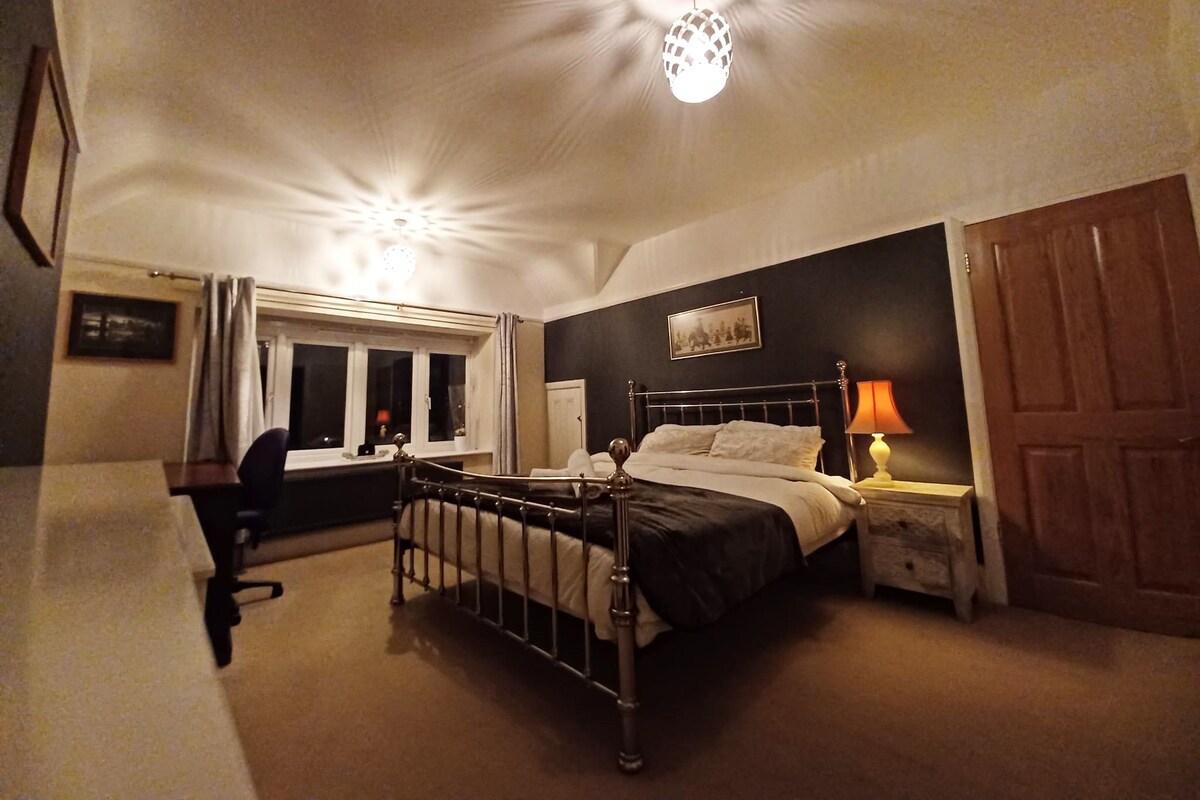 Deluxe Suite, Patio, City View