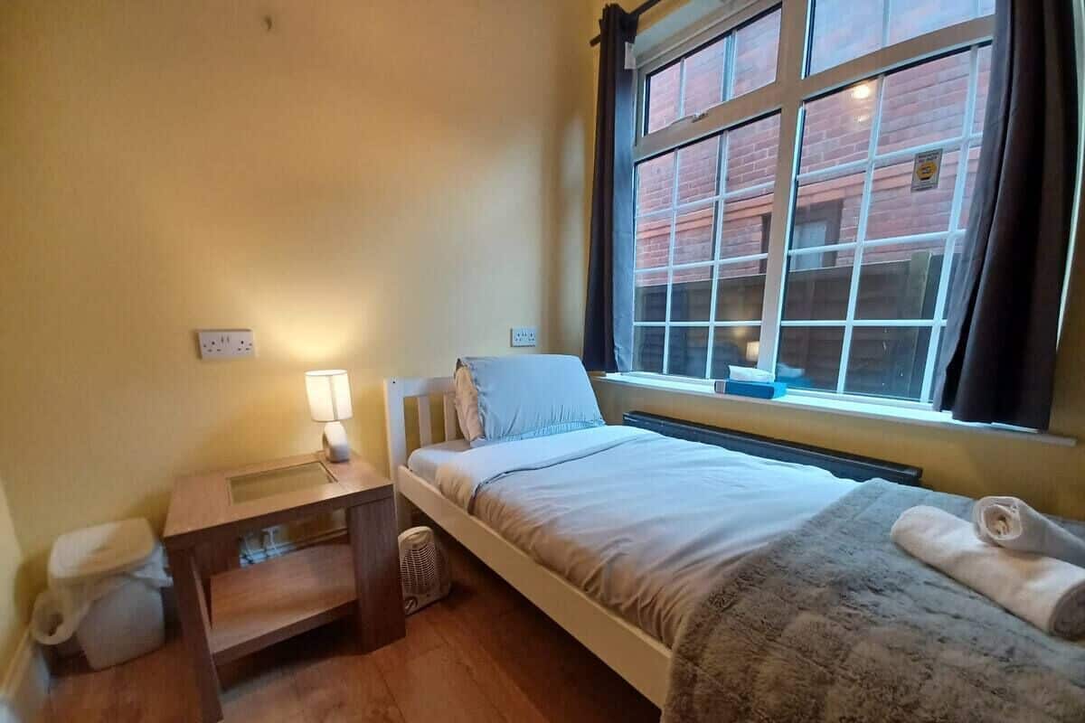 Deluxe eenpersoonskamer, terras | Geluiddichte muren, een strijkplank/strijkijzer, gratis wifi