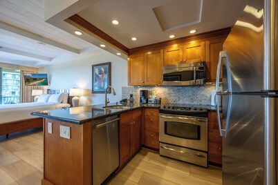 5th floor. Amazing ocean view. Premium Rated. New furniture and bed 2026.