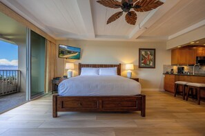 Room - 5th floor. Amazing ocean view. Premium Rated. New furniture and bed 2026. (Lahaina)