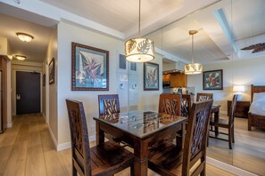 Dining - 5th floor. Amazing ocean view. Premium Rated. New furniture and bed 2026. (Lahaina)