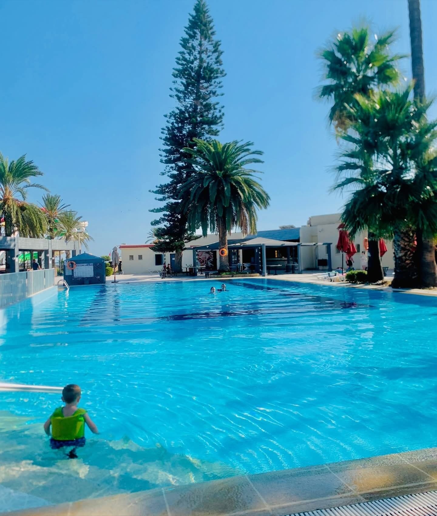 2 indoor pools, 2 outdoor pools
