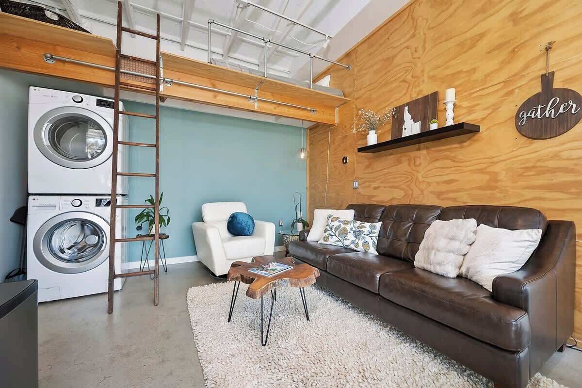 Upscale Hyde Park Urban Executive Suite W/ Loft - Boise, ID