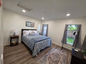 #11 - Master Bed - New & 9m to Portland (Vancouver)