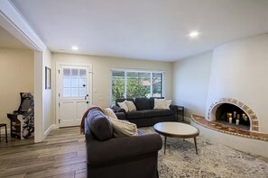 Interior - Old Town Family 4BR Hot Tub Swing Set Office A+Loc (Scottsdale)