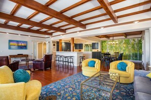 Living area - Wedding Cake House / Iconic Lake Macatawa Retreat (Holland)