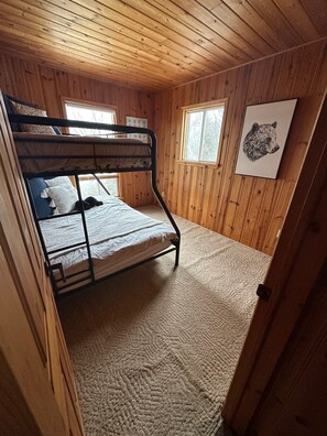 Room - DOGSLED TRAIL- Lakefront Retreat (Minden Hills)