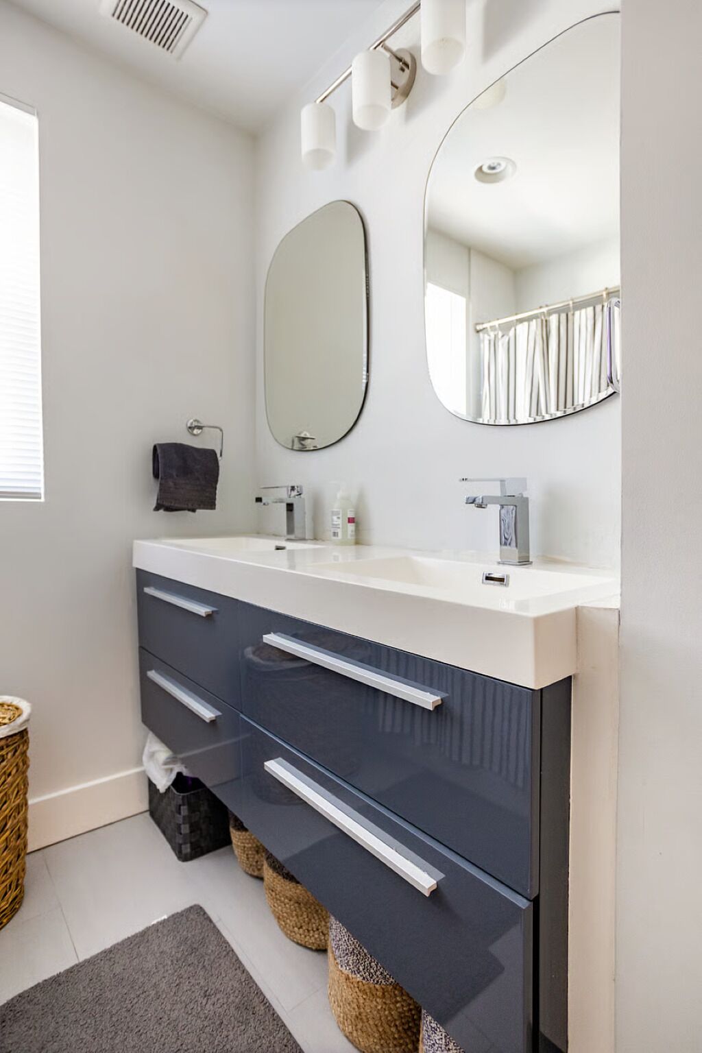 Jetted tub, hair dryer, towels, soap