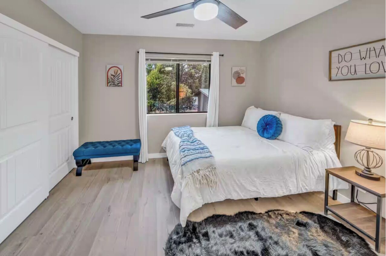 4 Schlafzimmer, Schreibtisch, Bügeleisen/Bügelbrett, Reisekinderbett