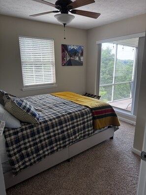 3 bedrooms, WiFi, bed sheets