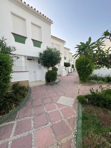 Two-story house in P. Andaluz/Torróx Costa. 3 bedrooms, sleeps 5, and community pool