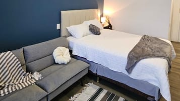 Deluxe studio, balkon, uitzicht op bergen | Een strijkplank/strijkijzer, gratis wifi