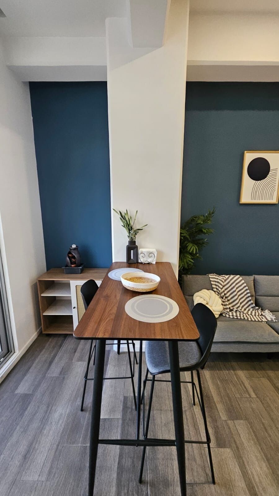 Deluxe Studio, Balcony, Mountain View | Living area