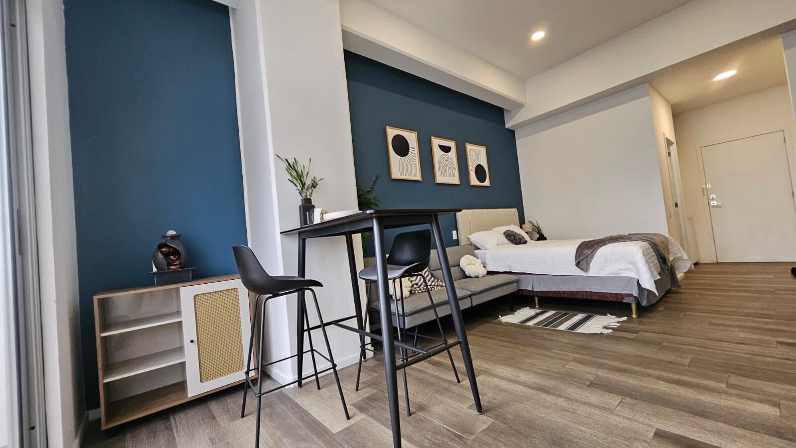 Deluxe Studio, Balcony, Mountain View | Iron/ironing board, WiFi (free)