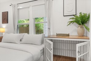 A bedroom with a bed, a bedside table with a lamp, a window with curtains, and a potted plant. - Chef`s Kitchen + Fire Pit Patio | E Austin Bungalow Mins to Local Favs & Lady Bird (Austin)