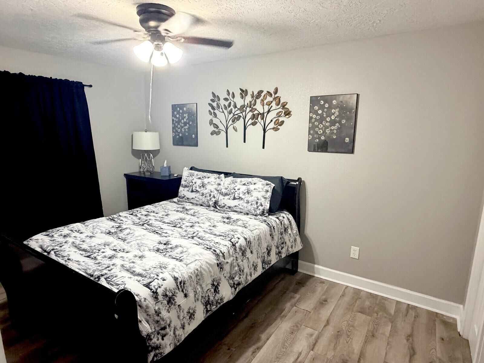 2 bedrooms, bed sheets