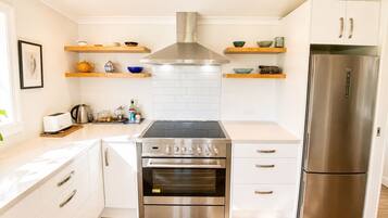 Fridge, stovetop, dishwasher, toaster