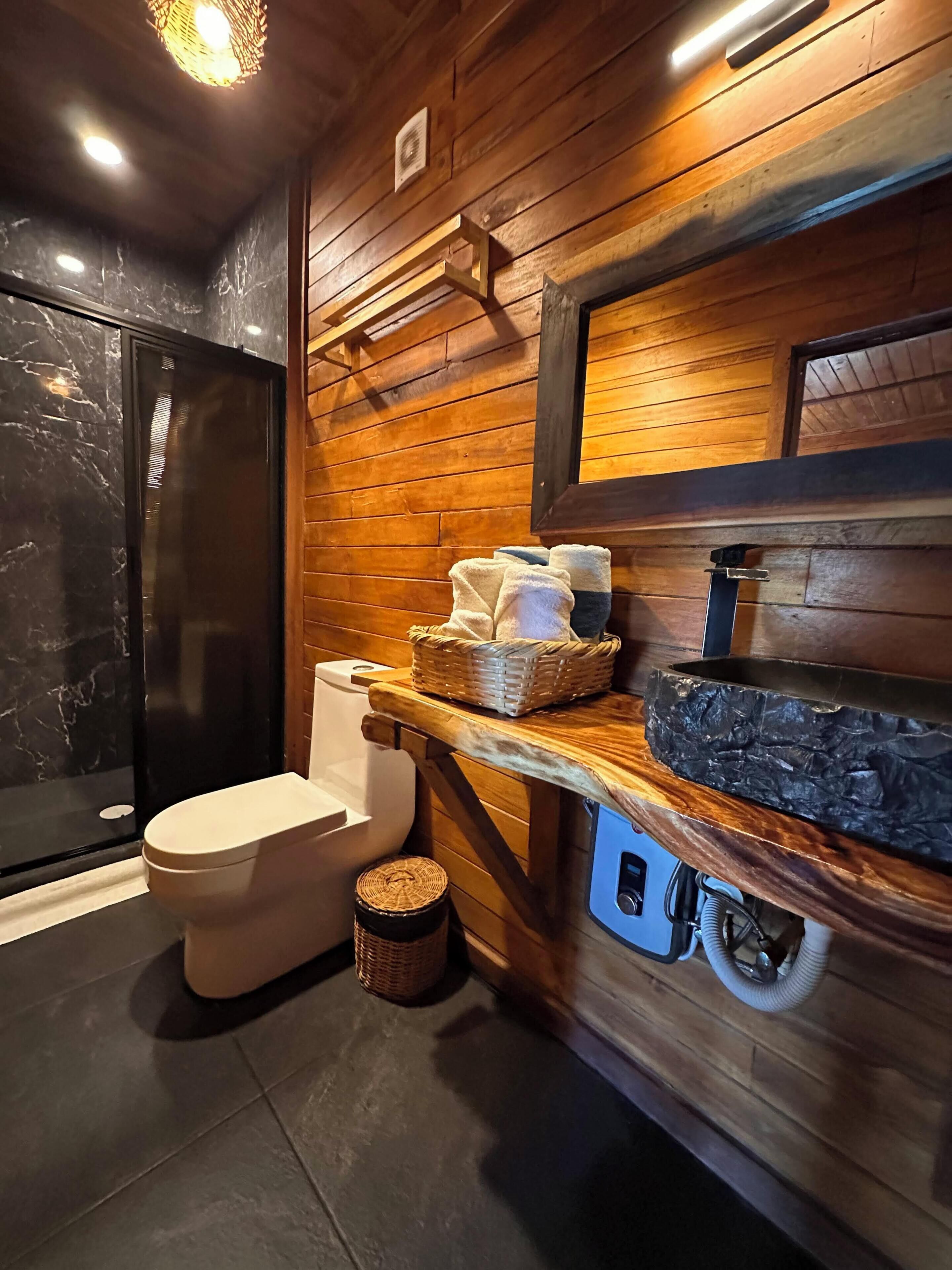 Superior Bungalow, 1 King Bed, Balcony, Lagoon View | Bathroom