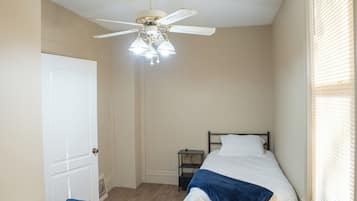 3 bedrooms, iron/ironing board, WiFi (free), bed sheets