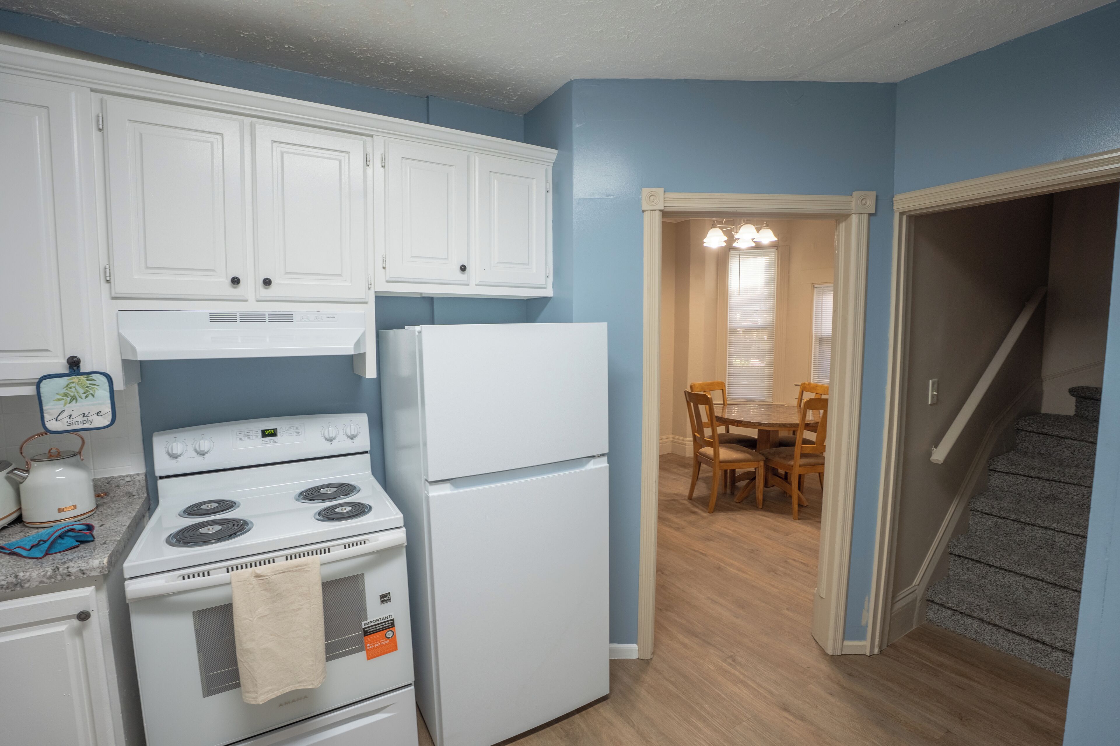 Coffee/tea maker, fridge, microwave, oven