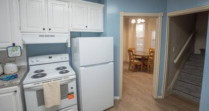 3-bedroom whole home sleeps 6-8 2 min to zoo,wifi,free parking,grill,ac,1bath