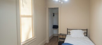 3-bedroom whole home sleeps 6-8 2 min to zoo,wifi,free parking,grill,ac,1bath