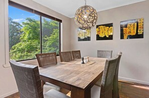 Dining - Cute 2-bedroom cottage, opposite the MTB trailhead inForrest (Forrest)