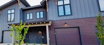 Mountain Modern Victor House 3 Bedrooms - Request to book replied to in minutes!