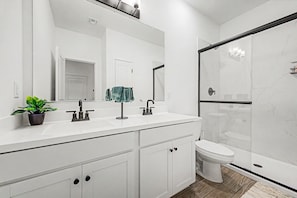 Bathroom - Turnkey 5BR Furnished Home - Ideal for Relocation & Insurance Housing (Maricopa)