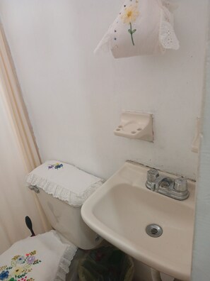 Bathroom - Vrbo Property (Ciudad Apodaca)