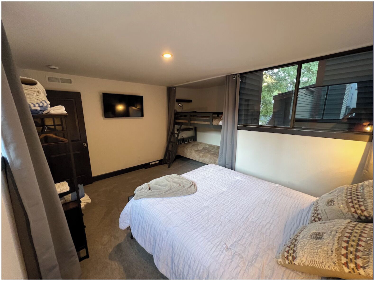 2 bedrooms, free WiFi, bed sheets