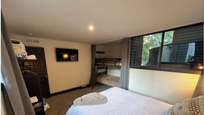 2 bedrooms, WiFi (free), bed sheets