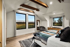 Room - The Willow House - Hot Tub w/ Views near Glacier (Columbia Falls)