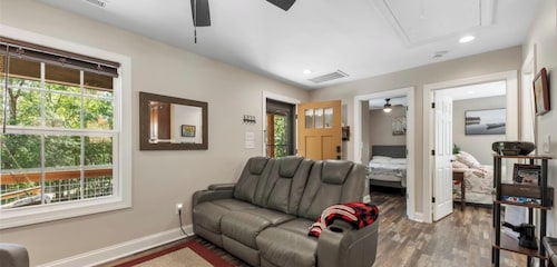 Catawba Ridge Cottage - Private 12-Acre Retreat