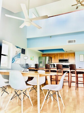 Dining - Fun, Spacious Beach Retreat with Beautiful Water Views. (Indian Shores)