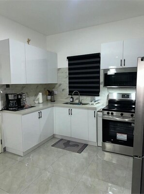 Private kitchen - OceanBlitz at The Vistas-3-bedroom Oceanview House with Pool,Gym,WiFi RunawayBay (Runaway Bay St. Ann)