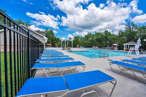 Pool - The Velvet Pine - Hot Tub • Sauna • Game Room (Tobyhanna)