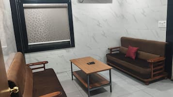 Deluxe Suite | Living area
