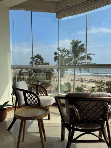 Brand-new Oceanfront Luxury Apartment at Malecon Seoane Pimentel