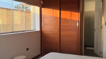 2 bedrooms, iron/ironing board, bed sheets