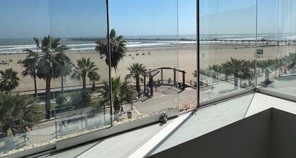 Brand-new Oceanfront Luxury Apartment at Malecon Seoane Pimentel